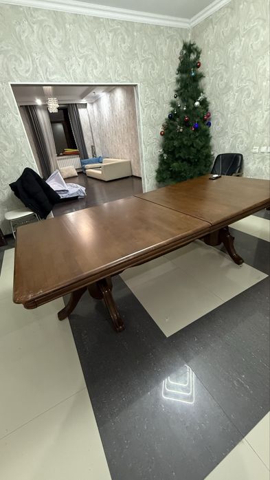 Стол обеденный продаю