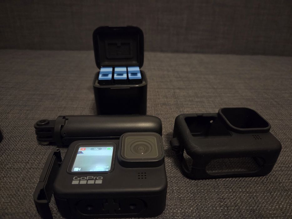 GoPro Hero 9 Black - Pachet COMPLET - 4 Baterii+încărcător+accesorii