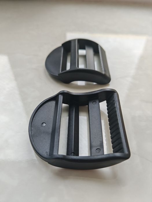 Пряжка пластиковая