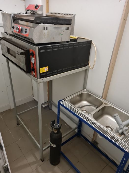 Vând cuptor pizza electric și mai multe  utilaje de bucatarie