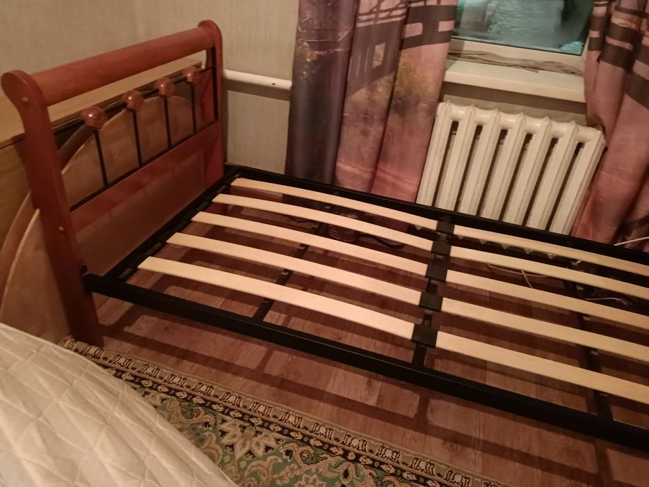 Продам кровать,без матраса