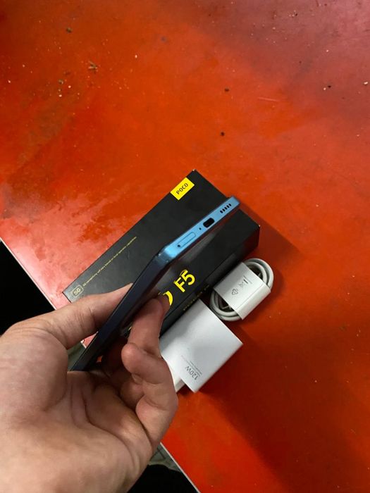 POCO F5.  12+4 ROM 256 GB 

S