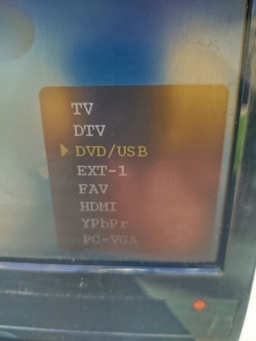 телевизор 12волта 16инча ,двд сд кард и юсб плеер,за кемпер каравана