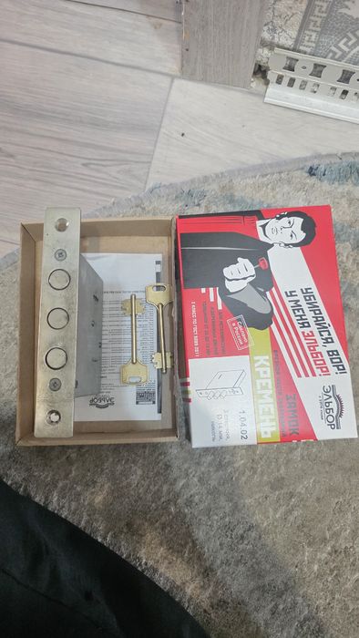 Замок дверной  с 3 ключами