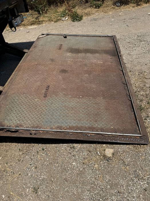 Работещ падащ борд за камьон