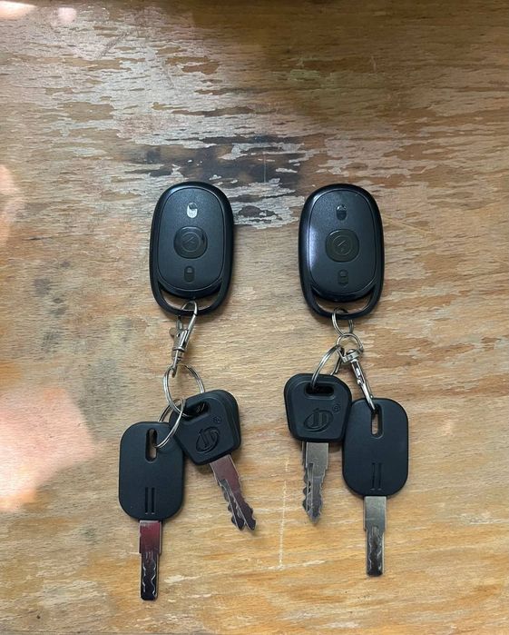 Elektro Skuter sotladi 2 ta batarekasi bilan hali yangi