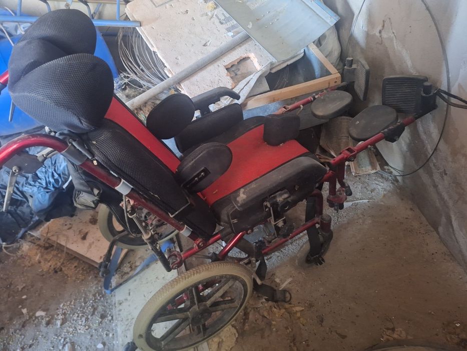 Детская инвалидности коляска продам