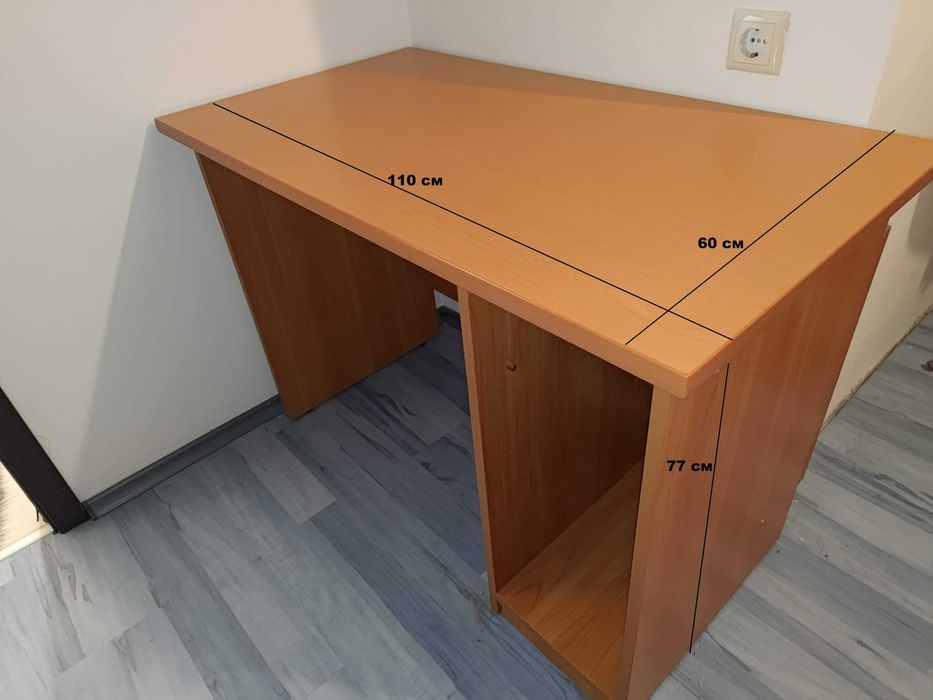 Стол от естествена черна кожа. В отлично състояние. 1бр-90€, 6бр-480€