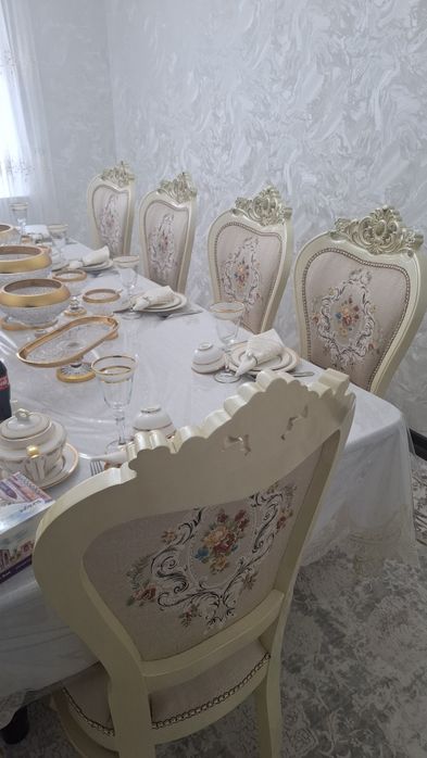 Срочно продам б/у стулья для гостиной