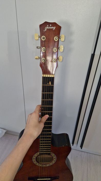 Продам гитару срочно