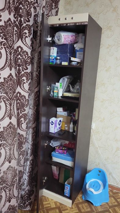 Продам шкаф пенал