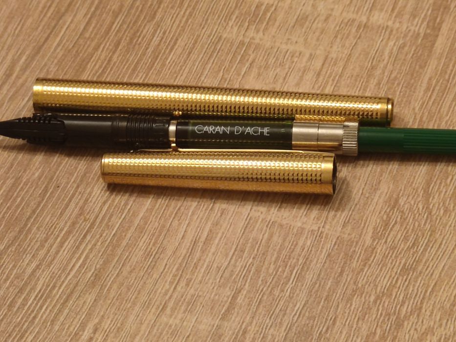 Stilou placat aur Caran d'ache fara peniță cu piston