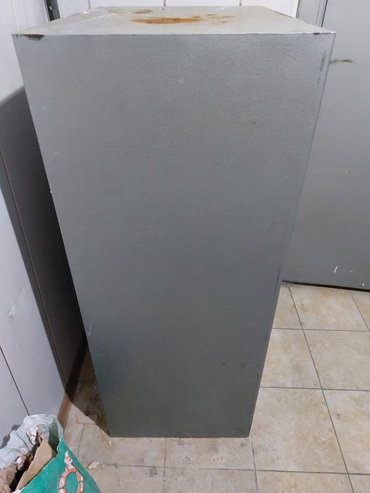 Шкаф железный **