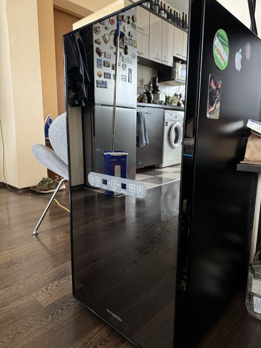 Vand frigider de vin Hyundai, defect