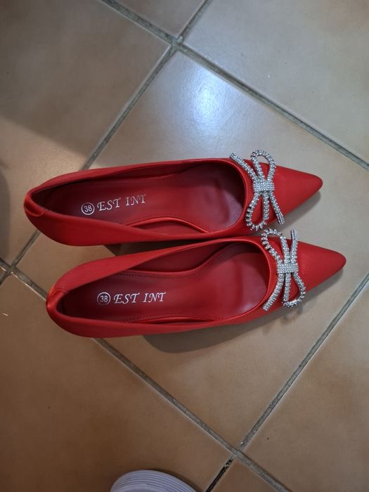 Pantofi rosii din matase