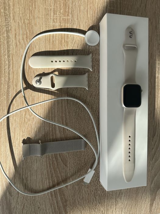 Apple Watch Series 8 41mm Starlight, батерия 98%, почти нов