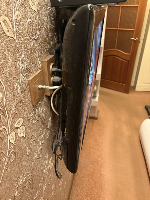 Продам телевизор жк Samsung 81 см