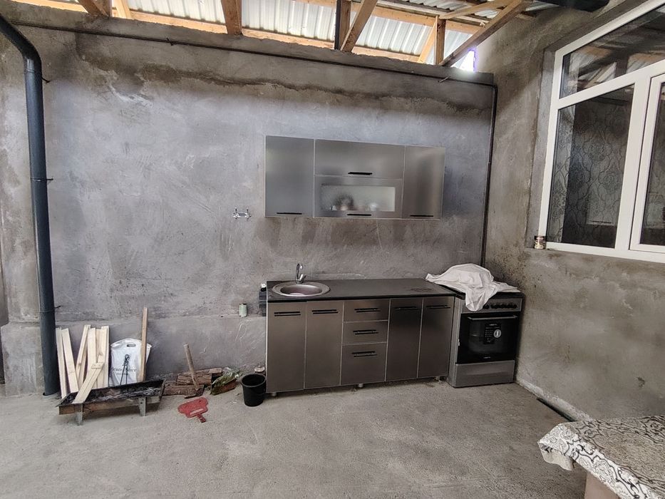 Nazarbek pushkinda zor hovli sotiladi srochna !