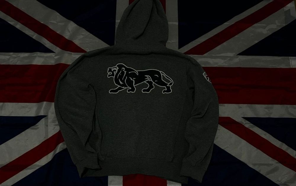 Продам зипку lonsdale