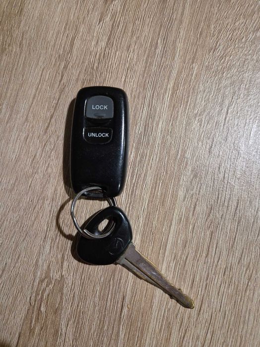 Ключ с дистанционо за мазда6