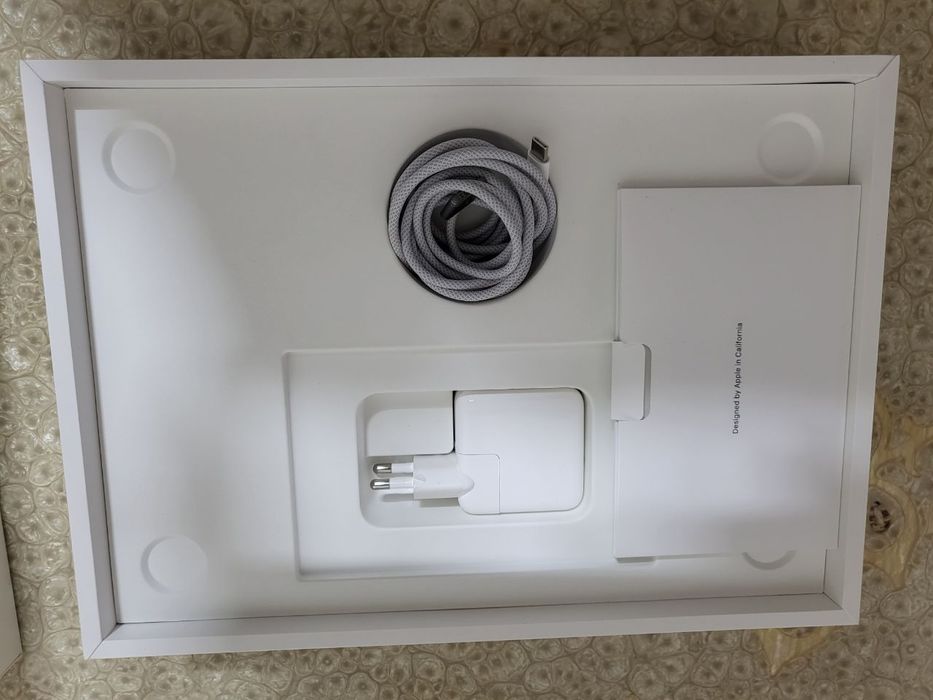 Macbook Air M2 spacegray 13 dyum 16GB ram/512GB sotiladi