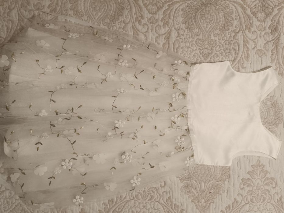 Продам очень красивое платье для девочки