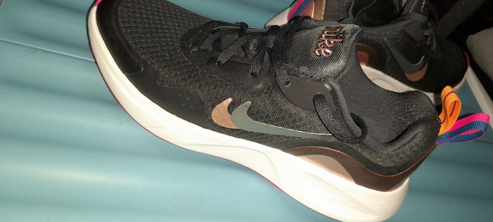 Vând Nike originali femei!