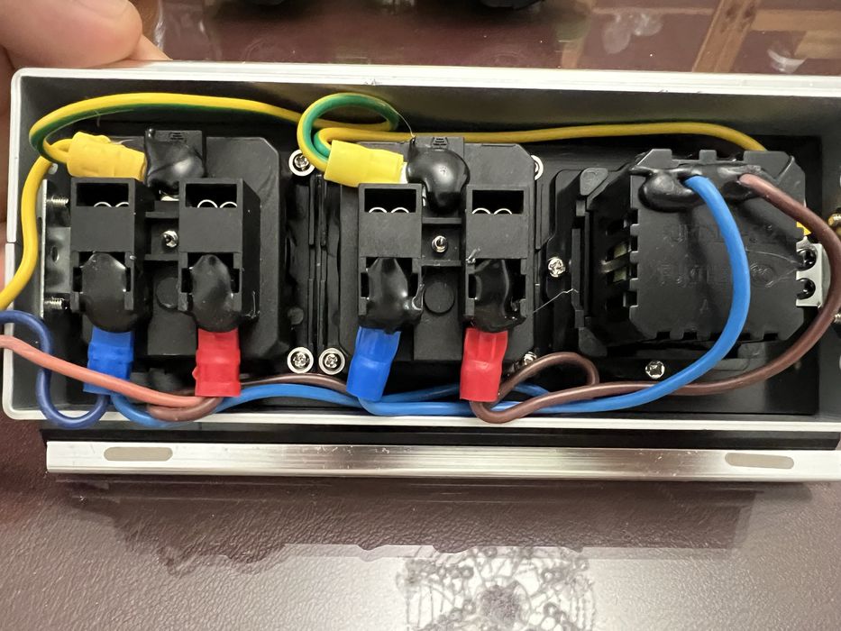 Лючок настольный (розетка с USB)