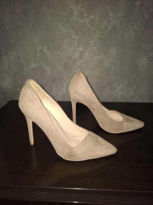 Продам женские туфли