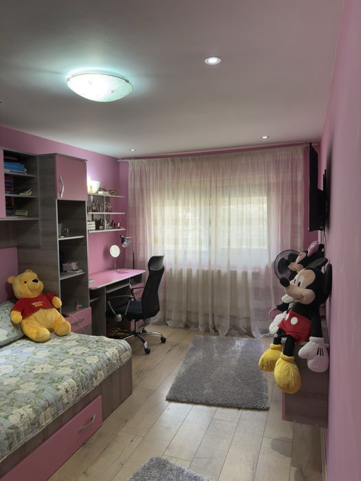 Inchiriez apartament 3 camere