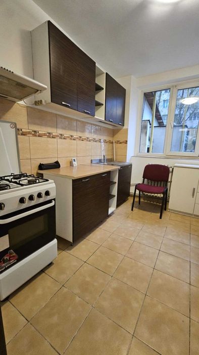 Apartament 3 camere decomandat de închiriat Alexandru cel Bun