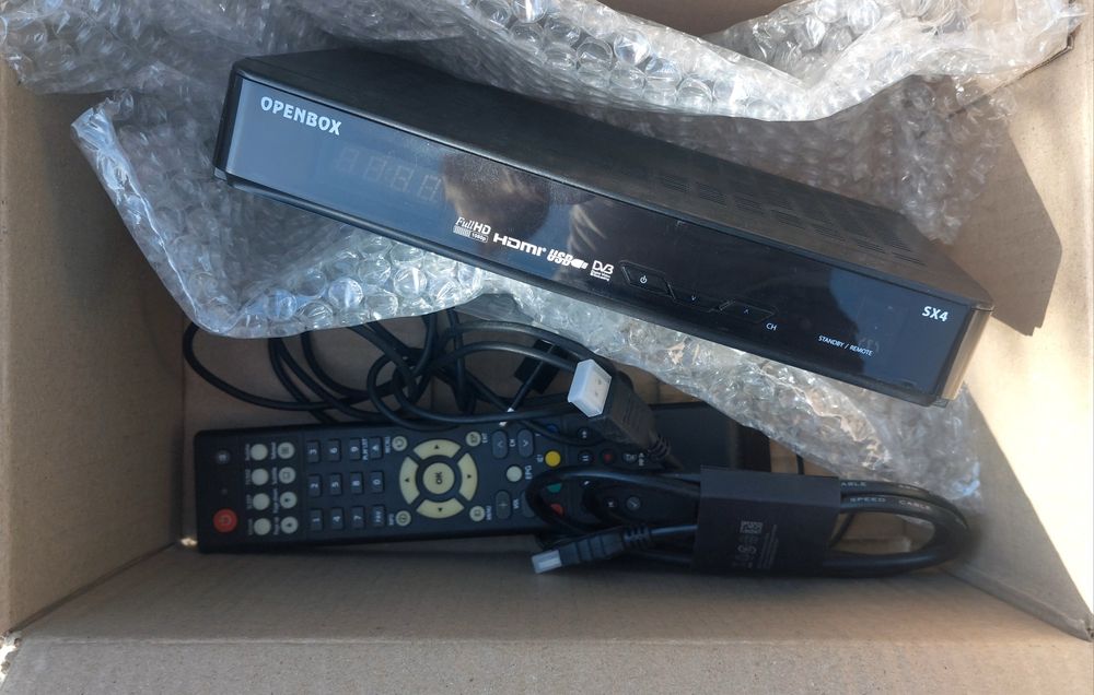 Спутниковый антенна комплект.