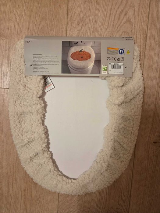 Килимче за баня и калъф закапак на тоалетна NEXT