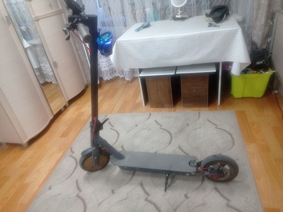 Продам электросамокат