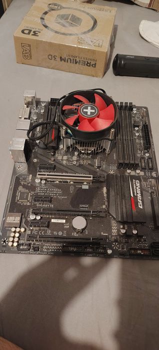 placa de baza cu procesor si cooler