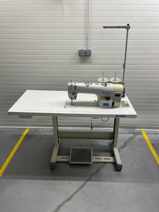 Продавам индустриална шевна машина Deyee DY-9400D4/B