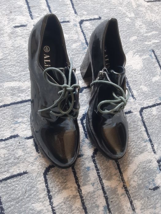 Туфли женские на шнурках