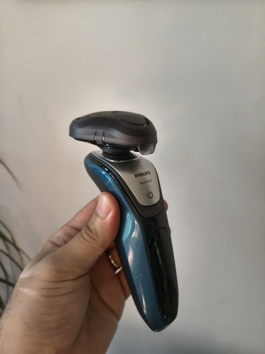 Aparat bărbierit Philips AquaTouch