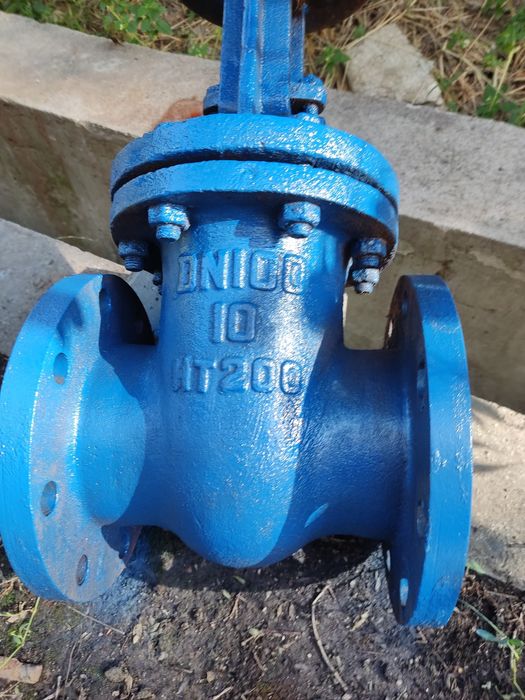 Задвижка металлическая для воды