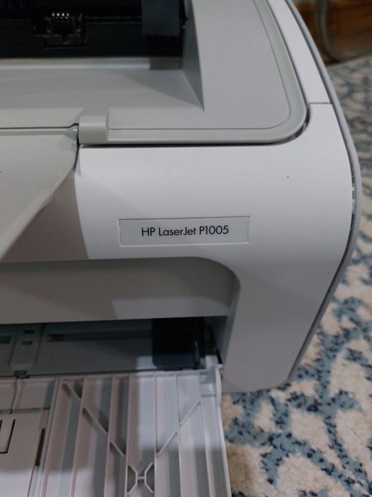 HP LaserJet P1005
принтер