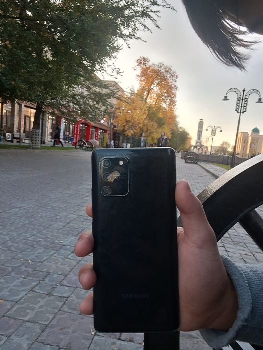 Срочно продам samsung s10 lite