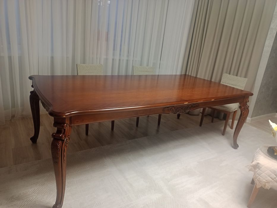 Продам стол в гостиную