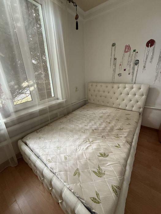 Кровать для спальни