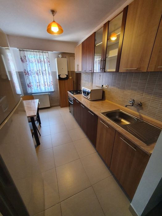Inchiriez apartament 3 camere TUDOR
