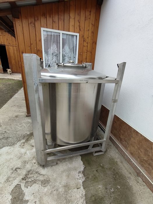 Vând butoi de inox 1000litri
