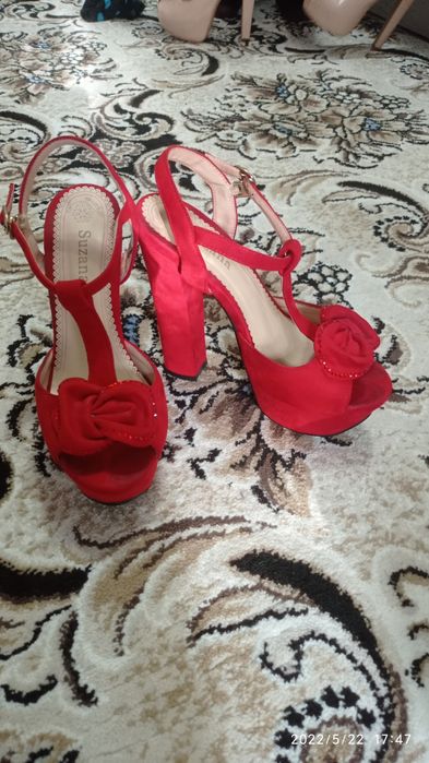 Босоножки замш от Suzana в идеальном состоянии