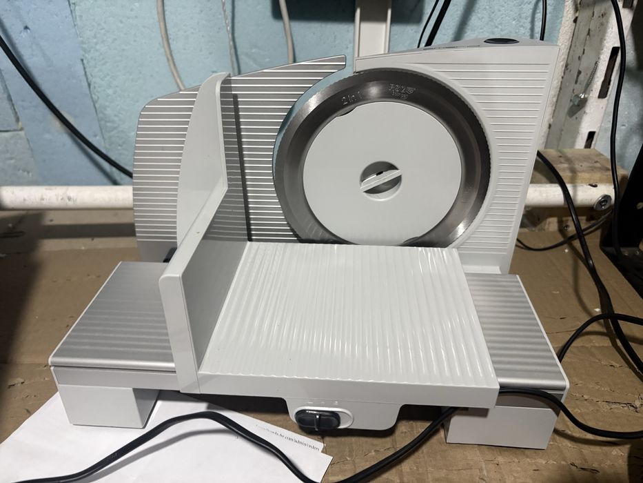 Резачка за колбаси, кашкавал Emerio MS 110w