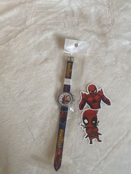 Светещ часовник на спайдърмен