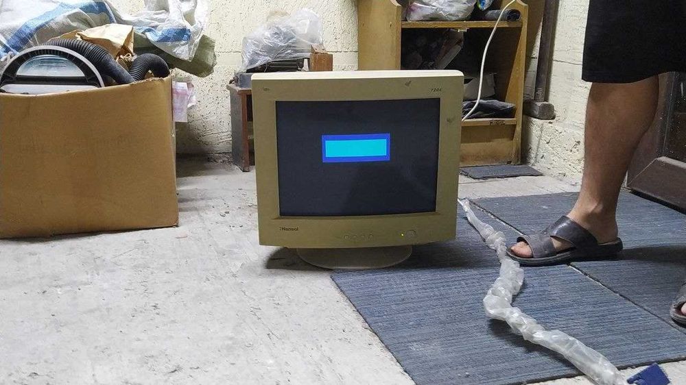 Продам монитор Hansol 720e