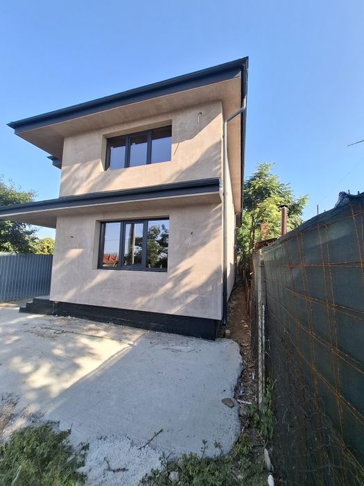 Casa de vanzare in comuna Valea Calugareasca